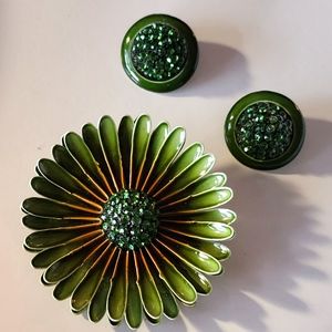 Vintage rhinestone daisy brooch and matching clip on earrings